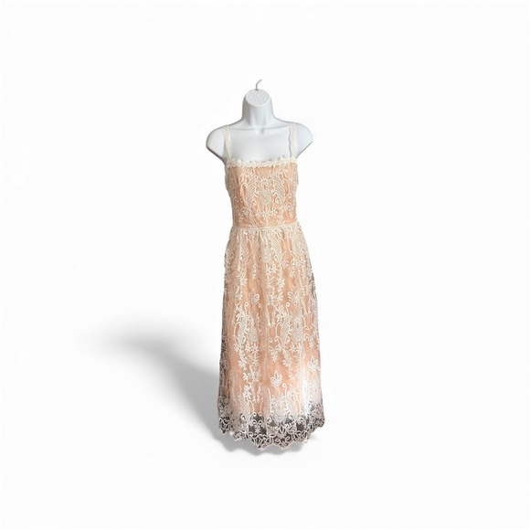 Elegant Lace Midi Dress in White - Picture 2 of 7